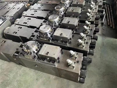 DongQiang Machinery Fabricació de peces de recanvi d'alta qualitat de cilindre de martell de presa hidràulica per a HB20G SB81 SB100 SB121 SB131 SB151